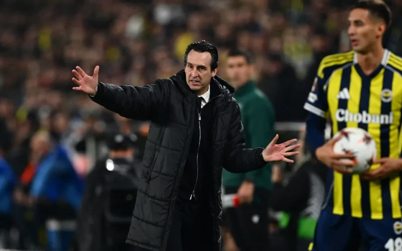 مشادة عنيفة بالملاعب البريطانية.. صدام بالأيدي ينهي علاقة أوناي إيمري ونجم أستون فيلا